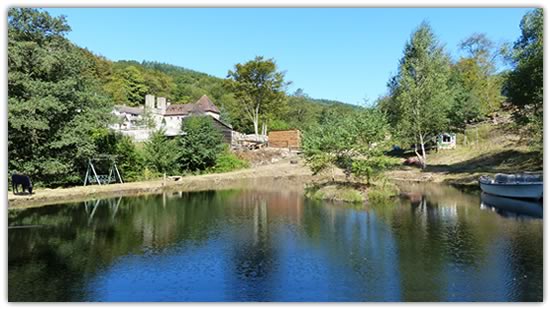 étang du parc animalier du bas de chêne à Saint Sernin du Bois, près de Le Creusot en Bourgogne