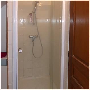 salle de bain à coté du dortoir